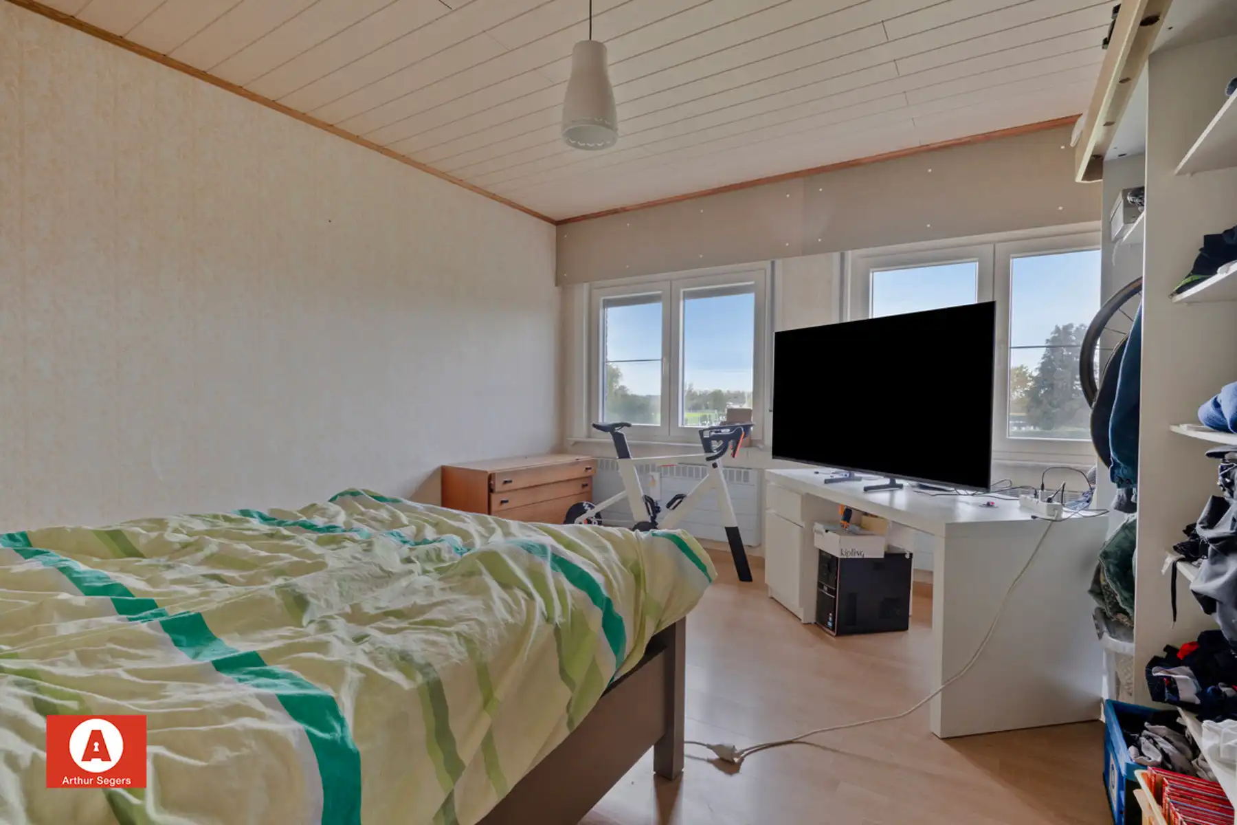 Halfopen woning in doodlopende, rustige straat foto 14