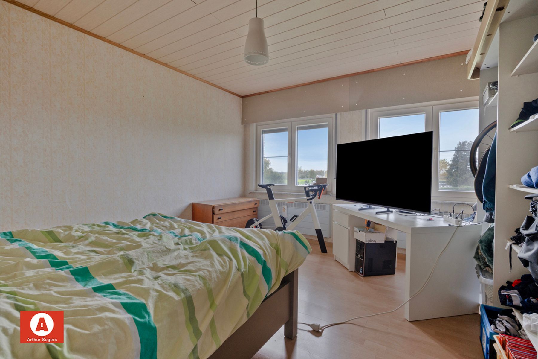 Halfopen woning in doodlopende, rustige straat foto 14