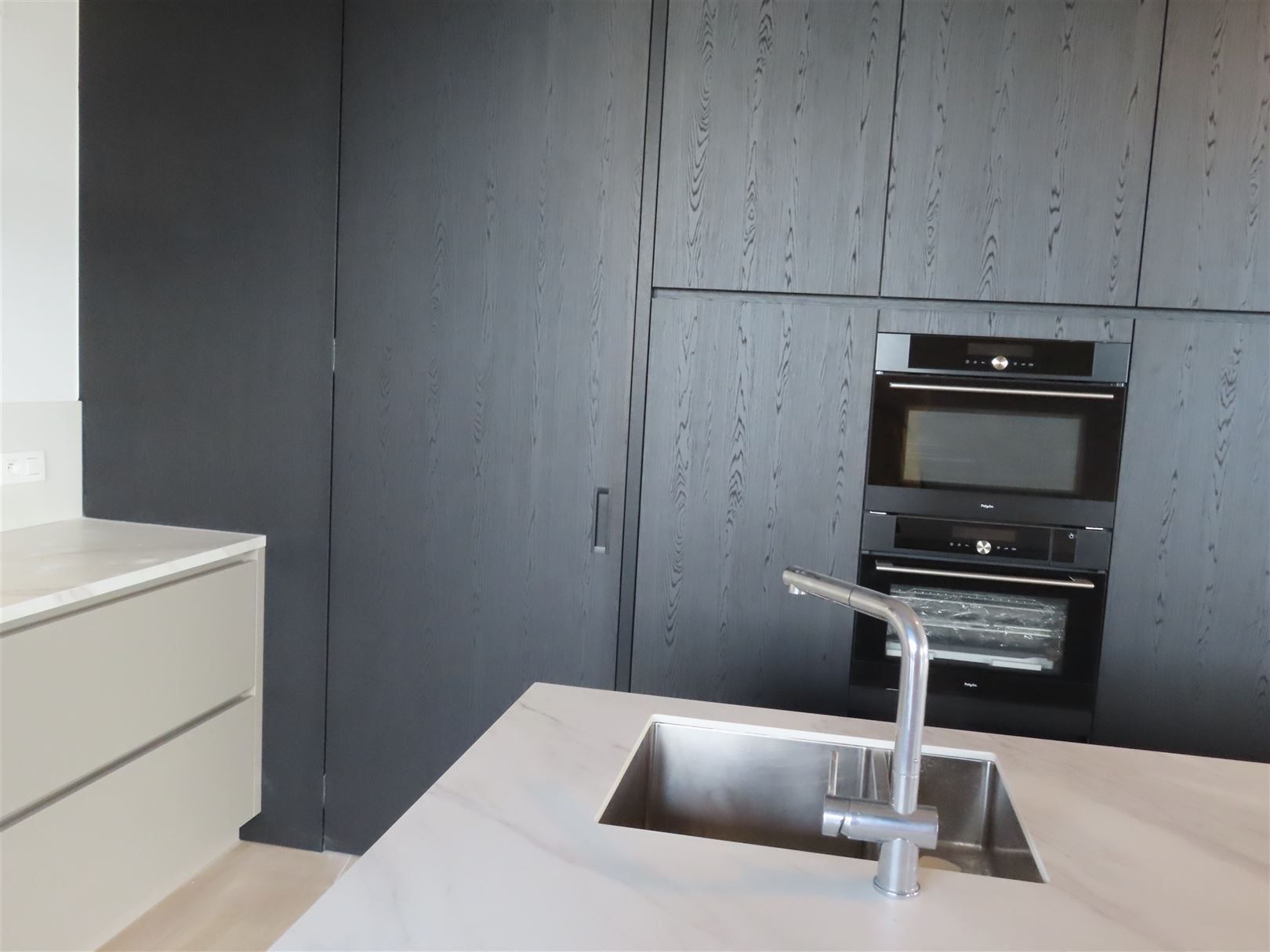 Loft appartement (187m²) met terras (120m²) & parking! foto 7