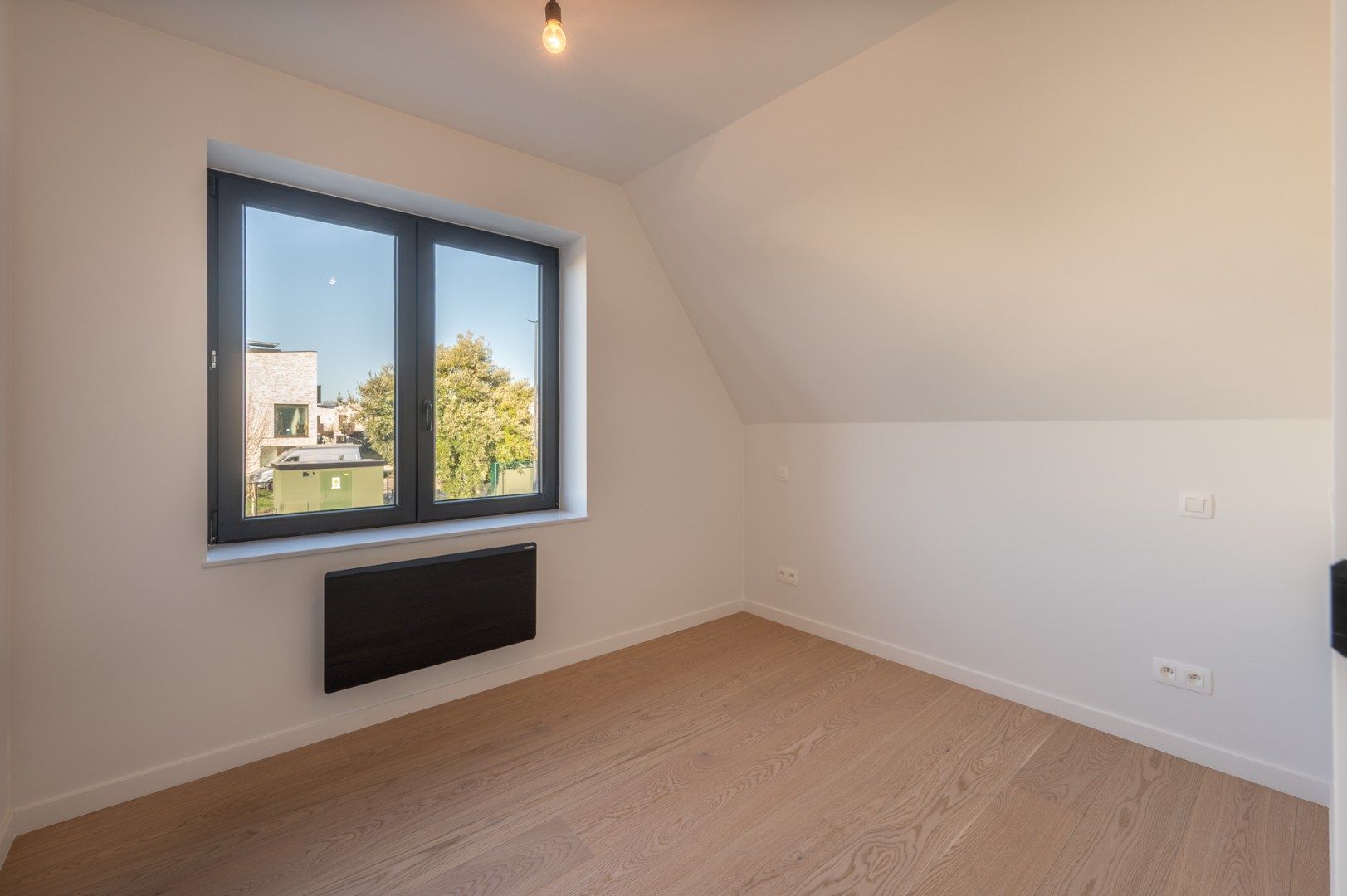 Volledig gerenoveerde en energiezuinige woning met prachtige diepe tuin foto 21