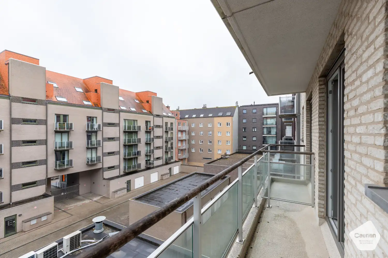 Zeer recent, instapklaar appartement met 2 slaapkamers foto 10