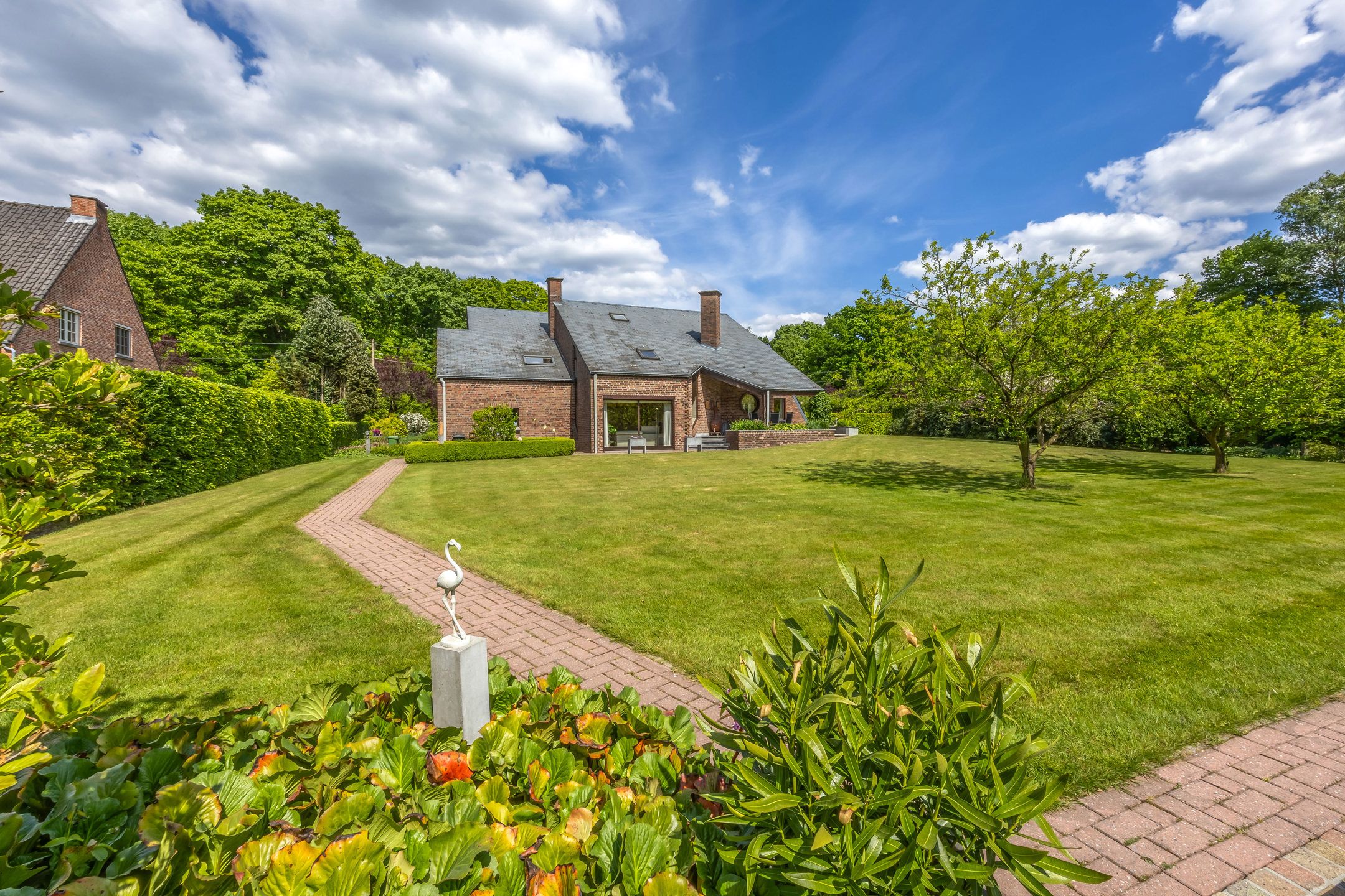 Architecturale gezinswoning met atelier en weids uitzicht foto 21