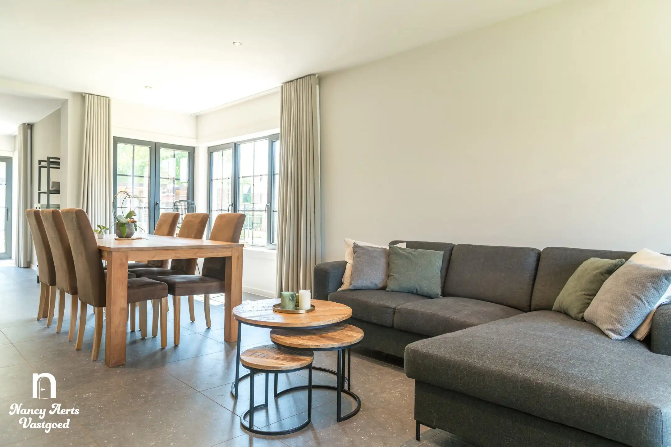 Lichtrijke en perfect afgewerkte woning op royaal perceel foto 9