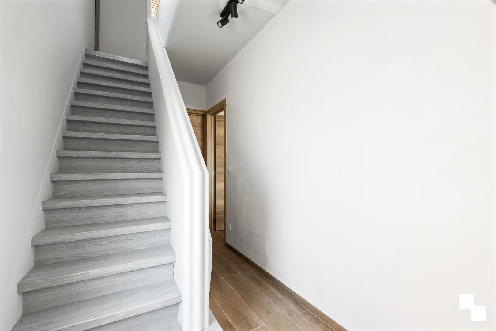 Rustig gelegen en hoofdzakelijk gerenoveerde eengezinswoning op grens Ingelmunster / Izegem foto 4
