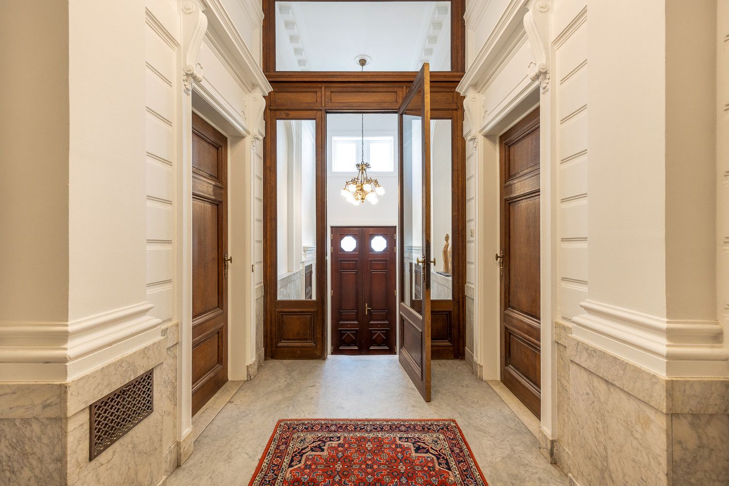 Luxueus duplexappartement (170m²) in monumentale meesterwoning te Antwerpen-centrum met heerlijk zonneterras (EPC B!) + 2 optionele parkings foto 3