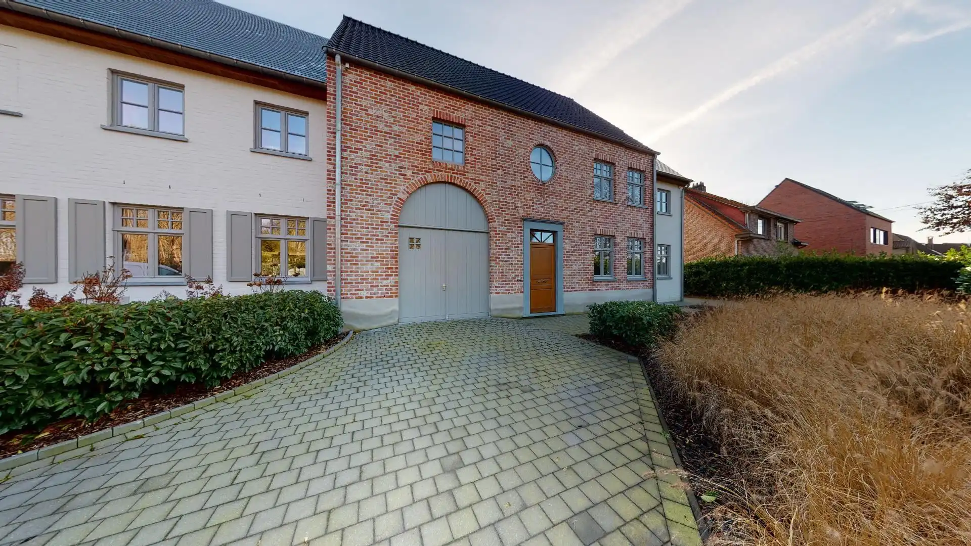 ZEER RUIME KWALITATIEVE WONING MET INPANDIGE GARAGE foto 2