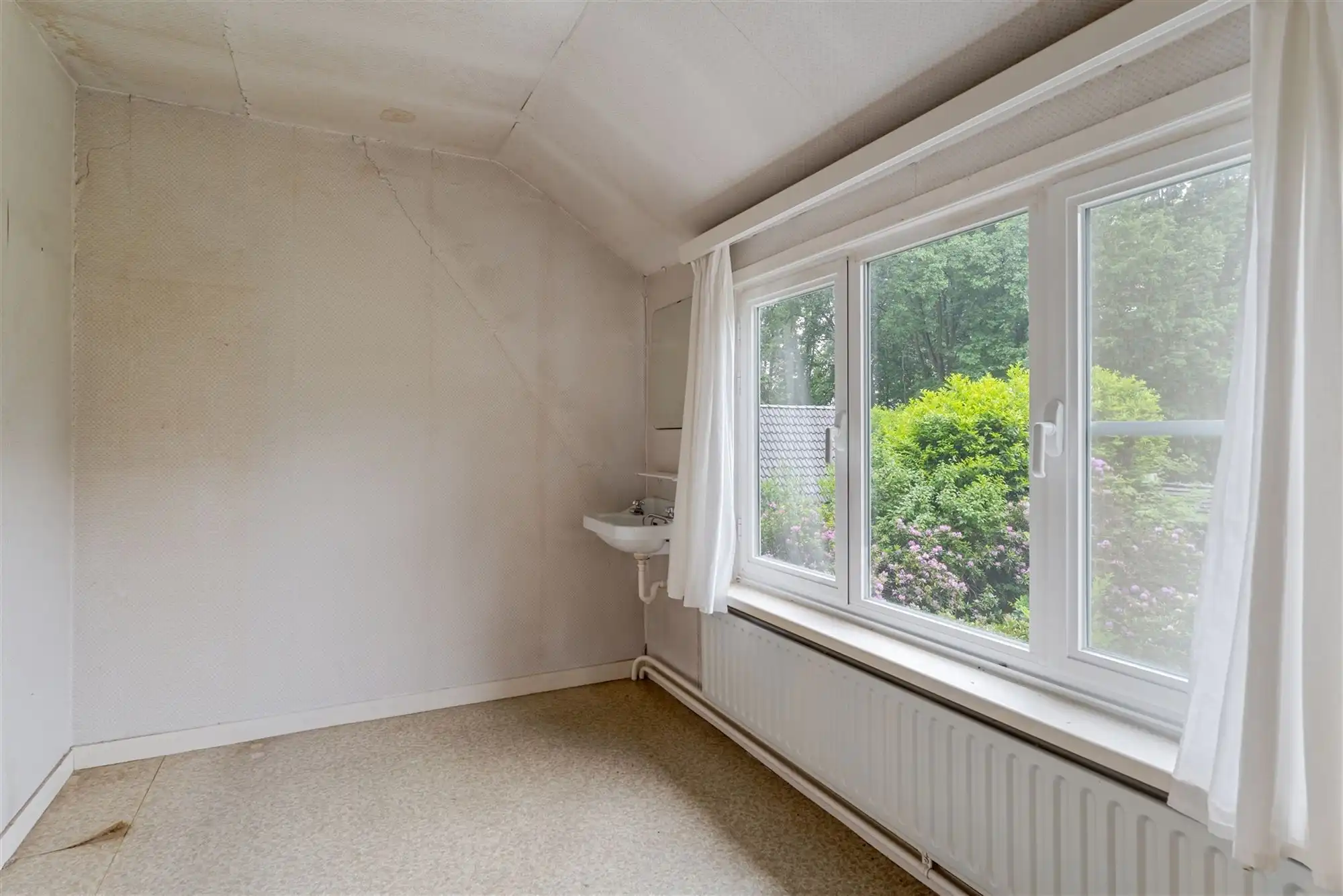 Charmante te renoveren woning op 9a75ca foto 15
