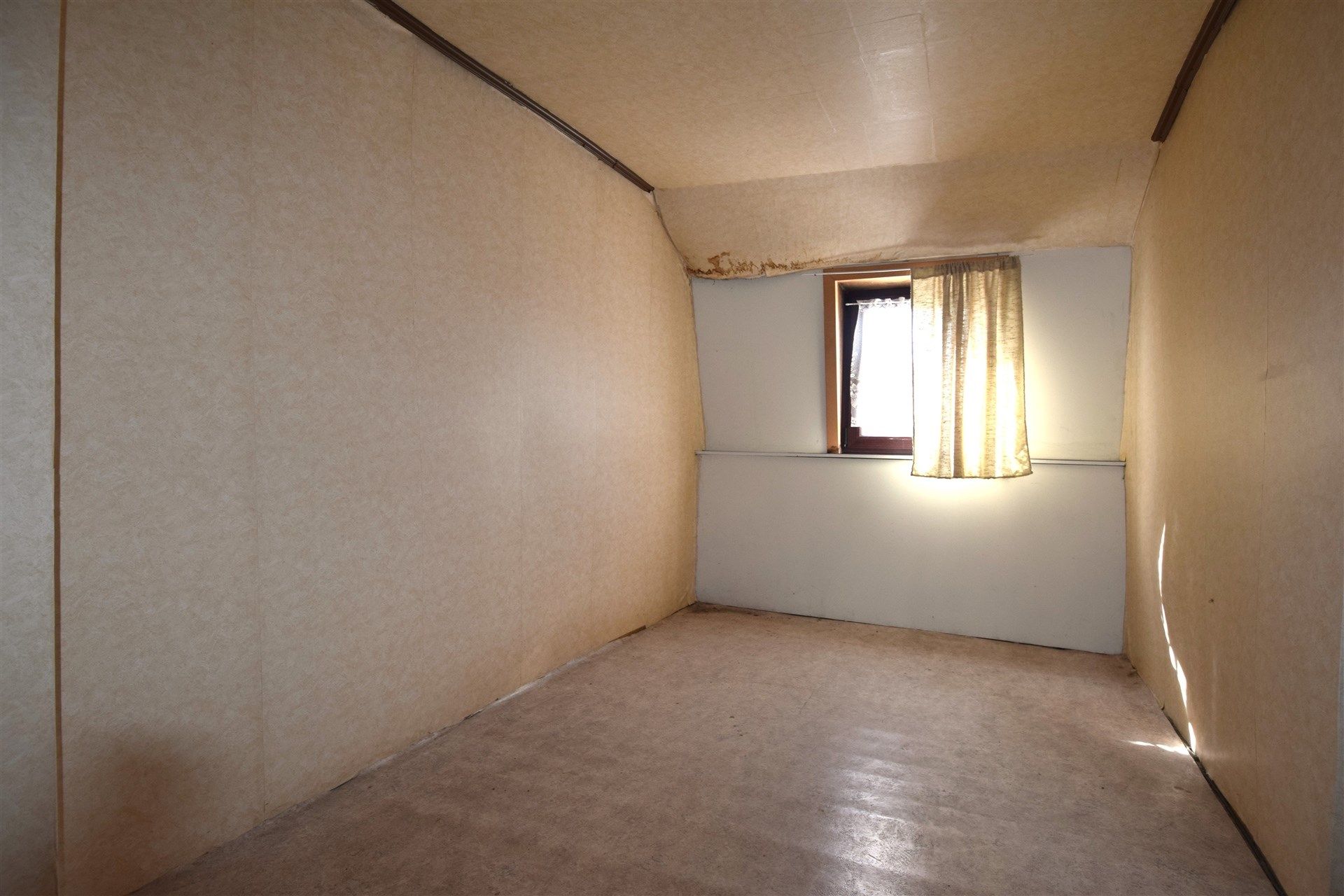 Ruime renovatiewoning met 3-4 slaapkamers en aangename tuin (270m²) foto 12