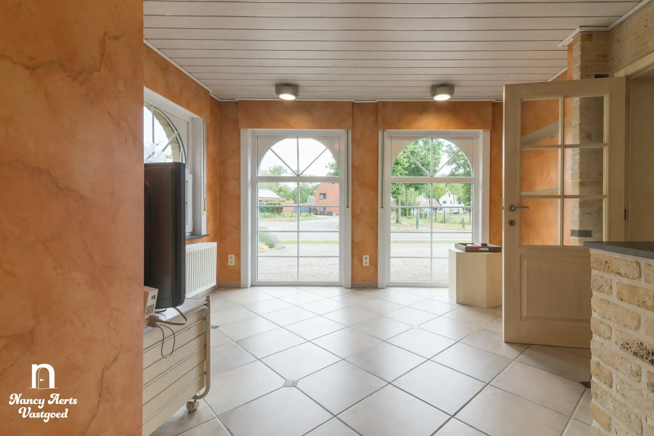 Ruime villa met praktijkruimte, kelder en zonnige tuin foto 51