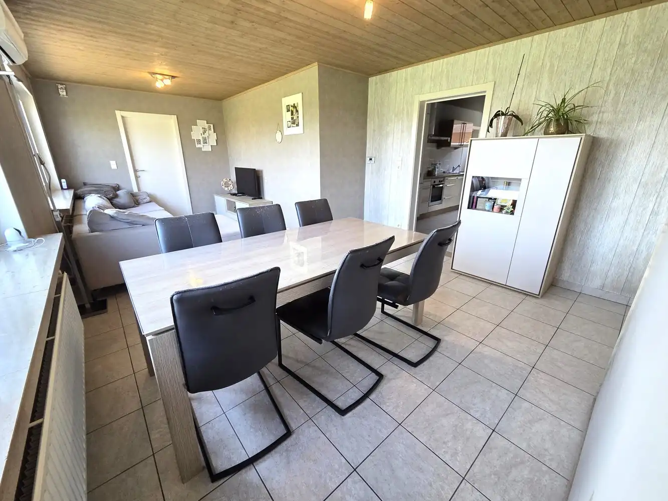 Zeer rustig gelegen laagbouwwoning, 3 slaapkamers, instapklaar op een perceel van 790m² foto 5