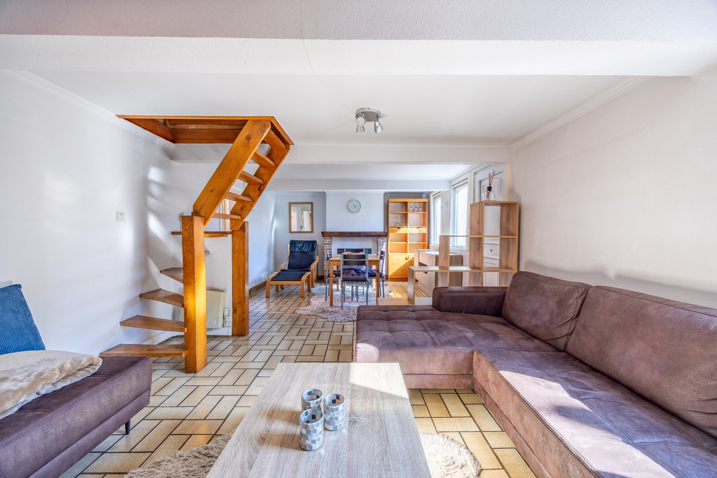 Hoofdfoto van de publicatie: KNUSSE WONING MET DUBBELE GARAGE