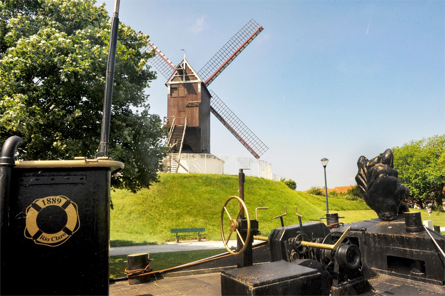 in centrum Brugge SCHIP TE KOOP foto 4