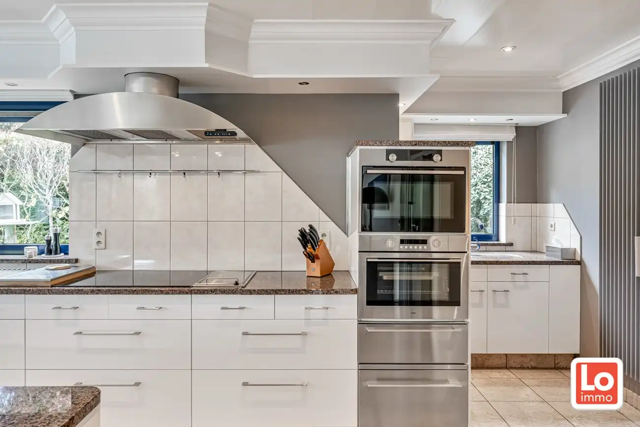 Instap klare open woning met inpandige dubbele garage én zwembad op een rustige locatie nabij het centrum van Zaffelare! foto 18