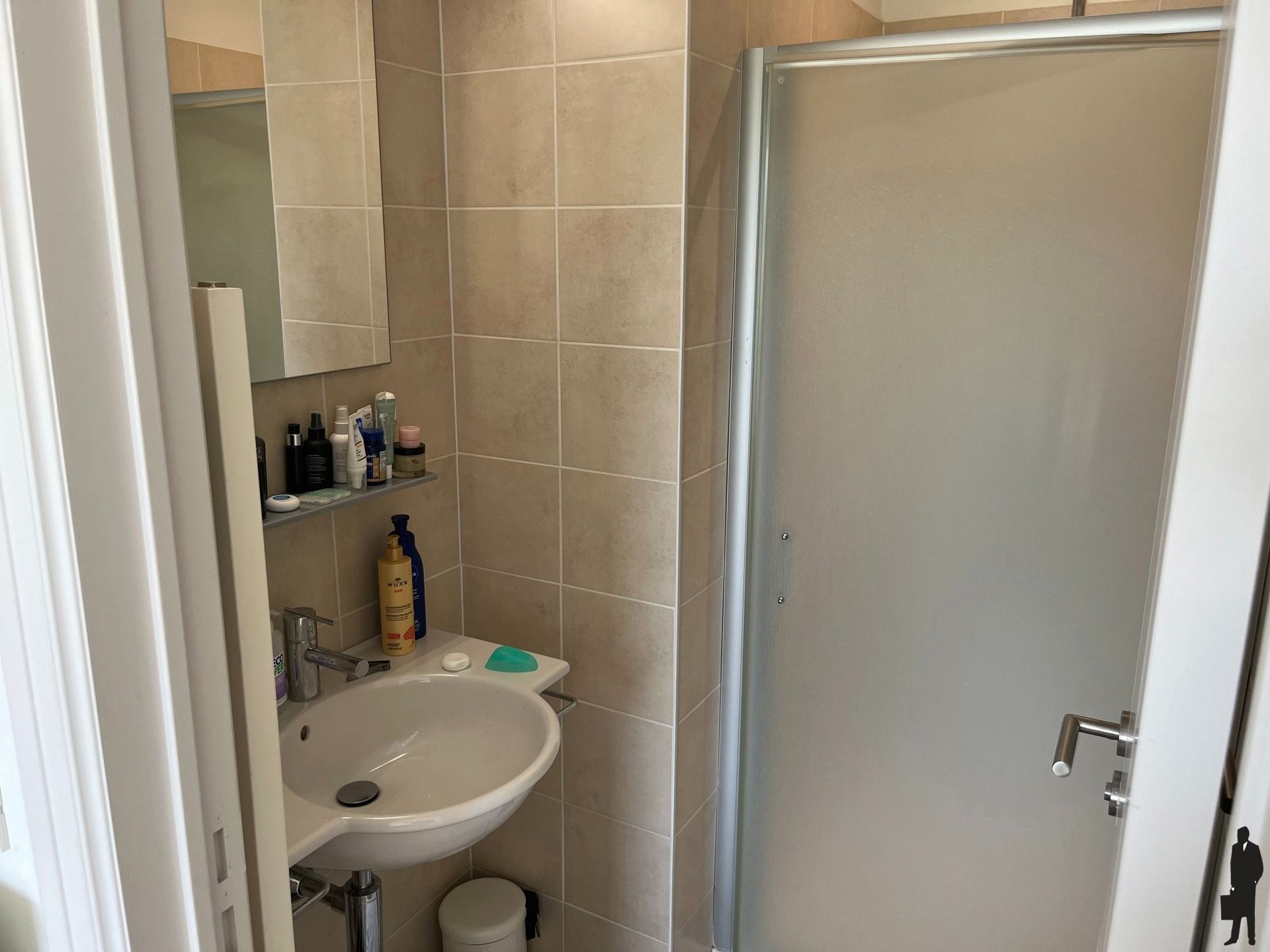 In 't centrum van Brasschaat op de derde verdieping, een instapklaar appartement van 114 m² met 2 parkingplaatsen. foto 10