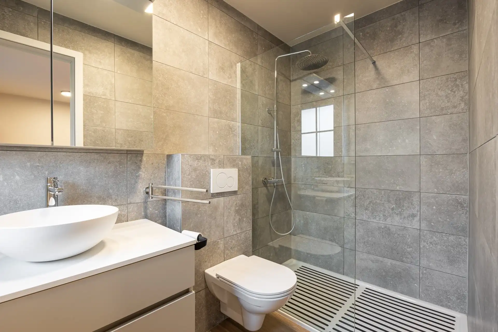 Uitstekend gelegen gelijkvloers appartement met 1 slaapkamer en carport (62m²) foto 7