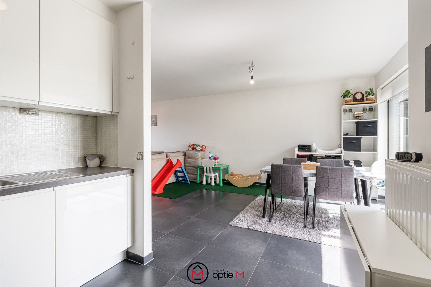 Instapklaar appartement met parking en terras foto 5
