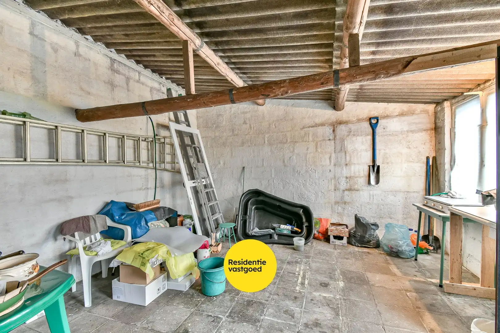 Te renoveren gezinswoning met drie slaapkamers en zongerichte tuin foto 18