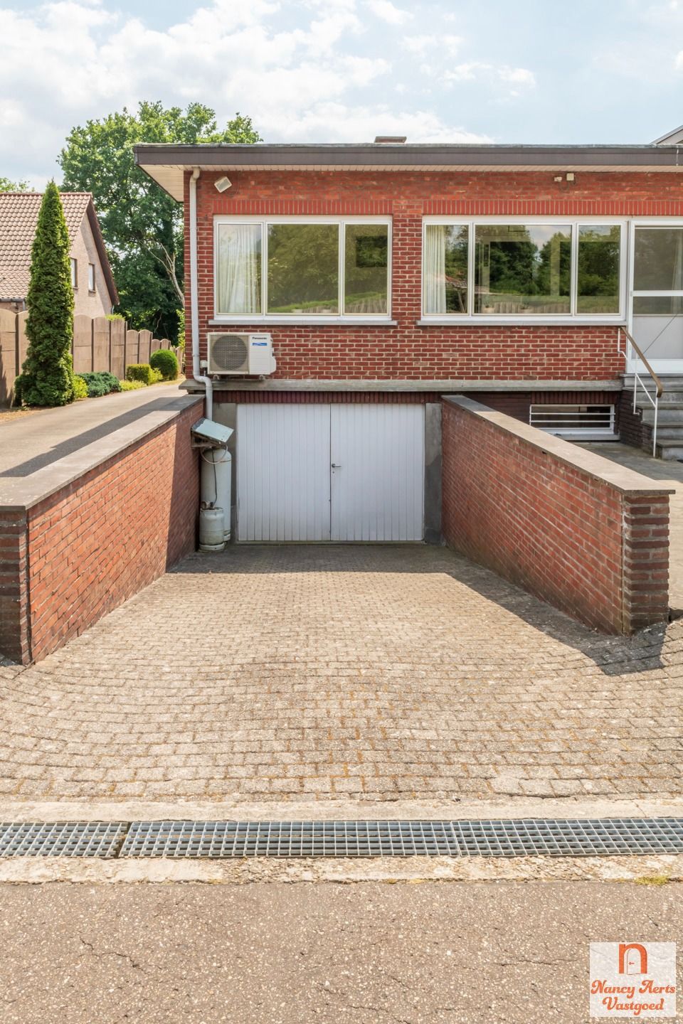 Vrijstaande, goed onderhouden woning op 20 are grond foto 27