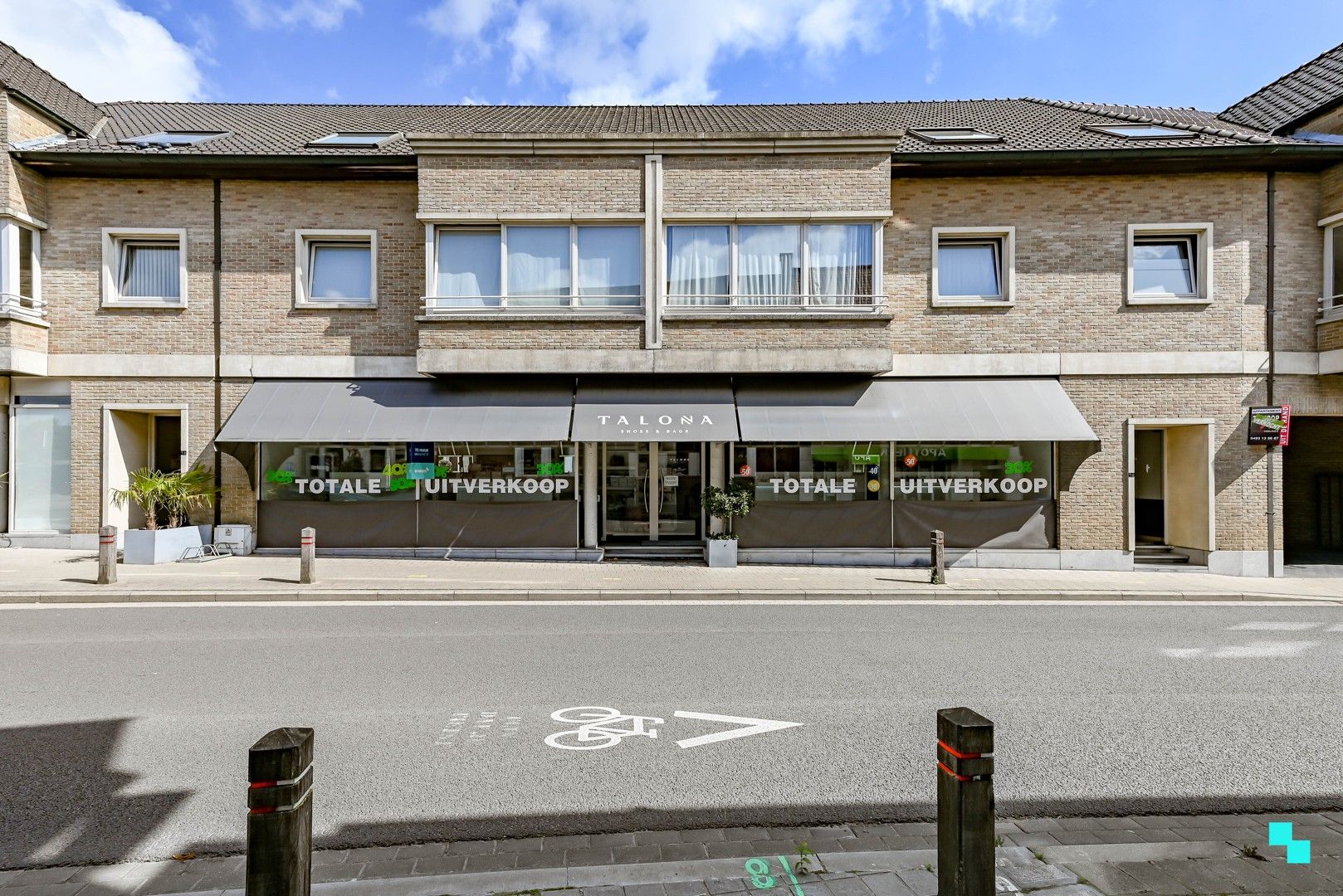Centraal gelegen handelspand met etalage in hartje Lendelede foto 2