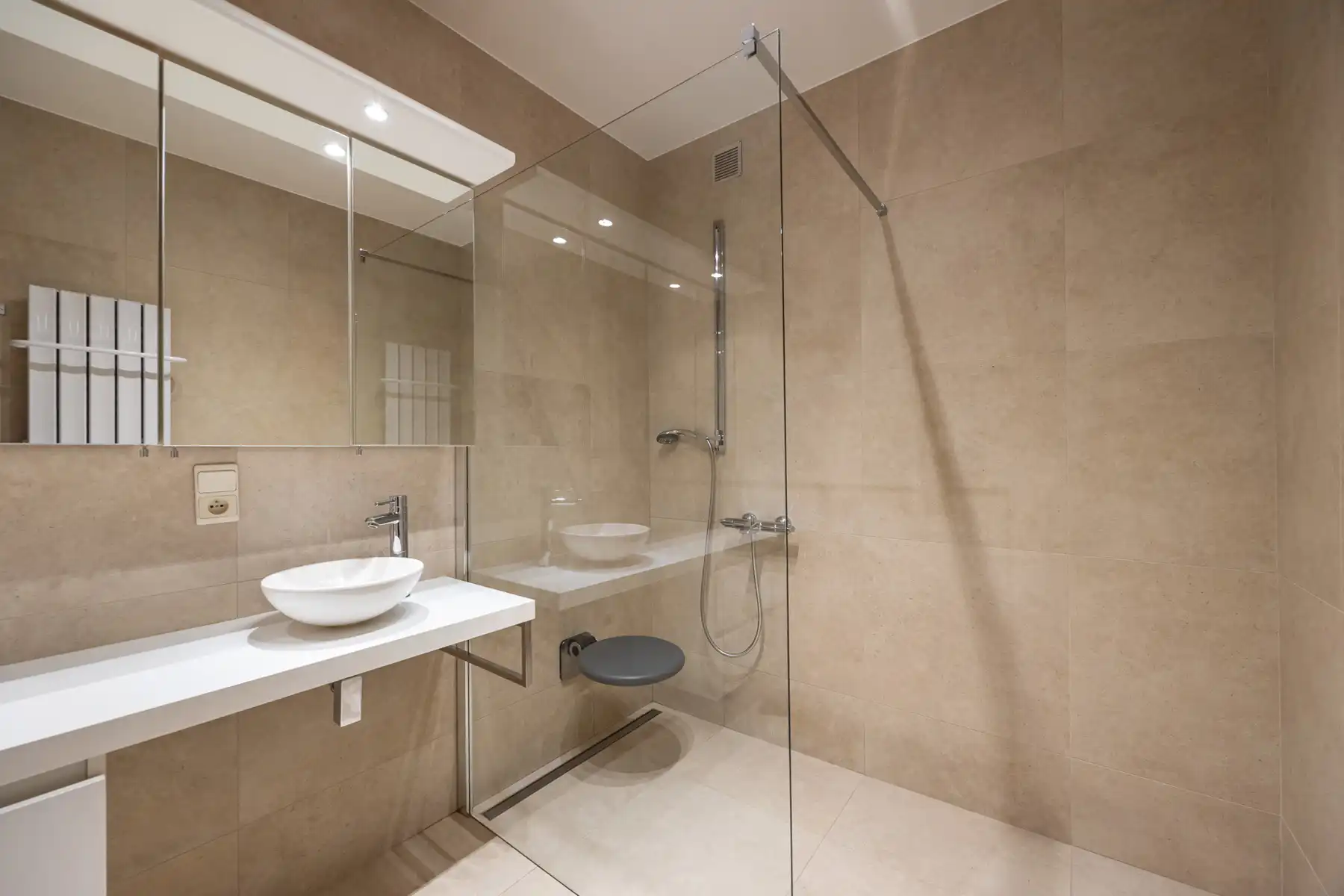 Prachtig appartement met 2 slpk, LIFT, 2 terrassen en kelder foto 14