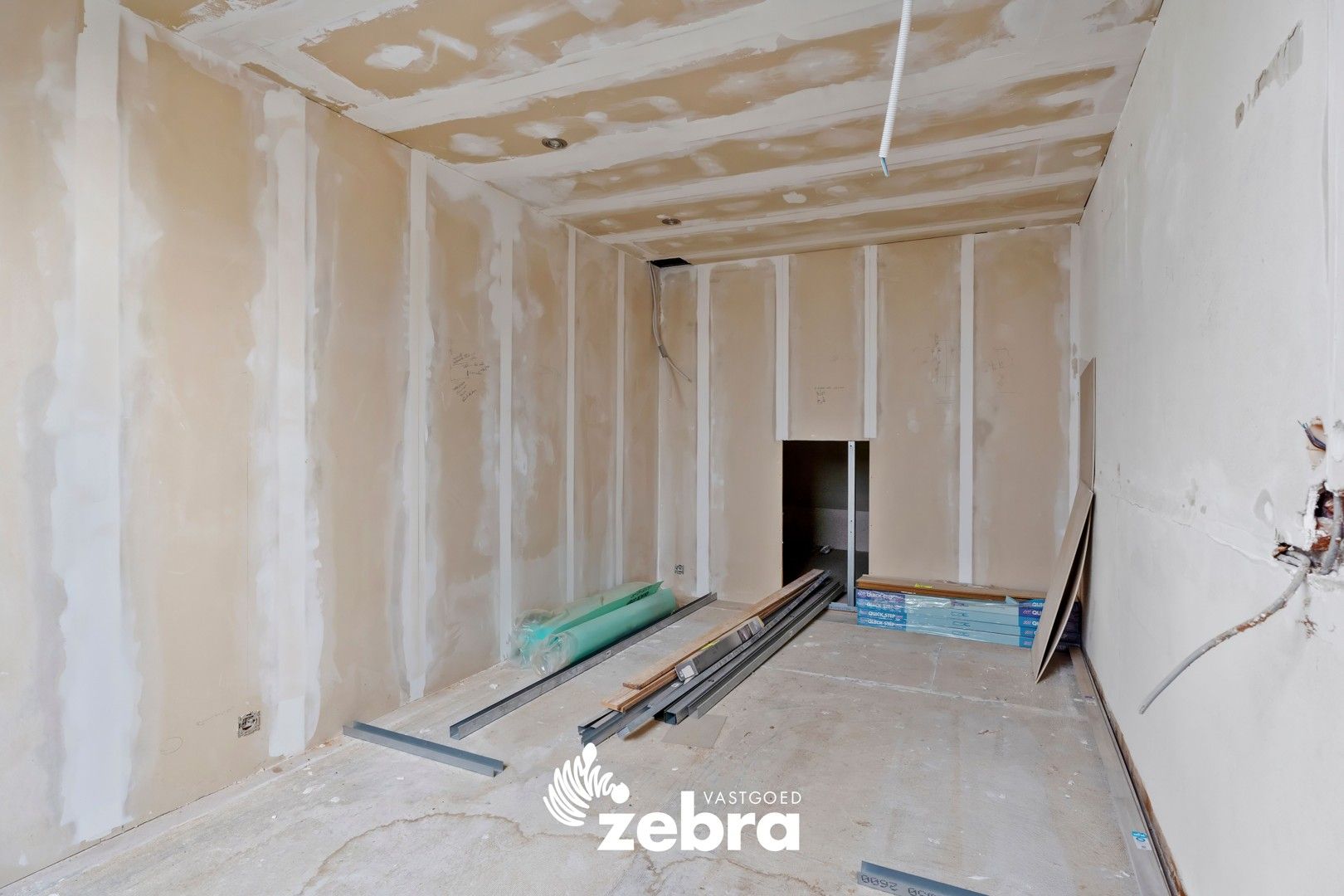 Ruim handelspand met duplex-appartement gelegen op een commerciële ligging te Kuurne! foto 15