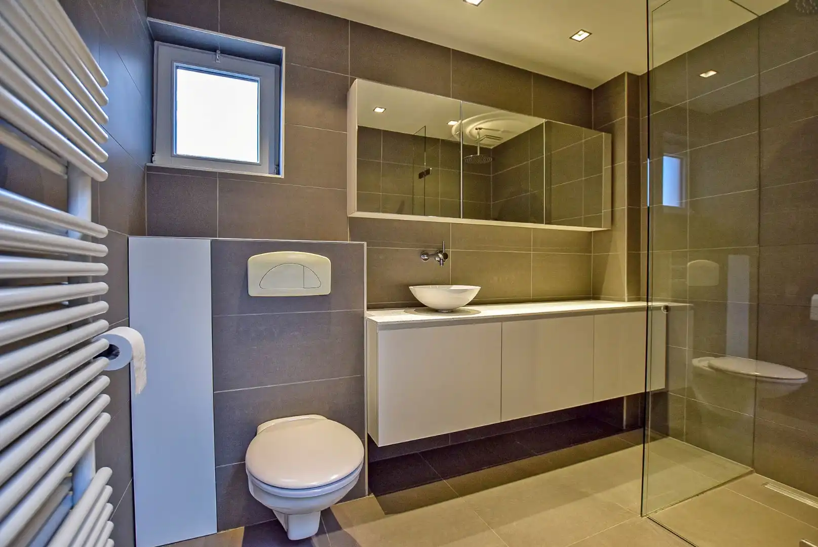 Instapklare gezinswoning met 3 slaapkamers en garage in het centrum van Diksmuide. foto 9