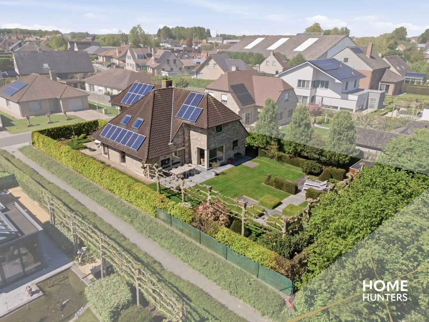 luxe villa met 4 slaapkamers, ruime tuin en een dubbele garage op een rustige locatie te Ieper foto 42