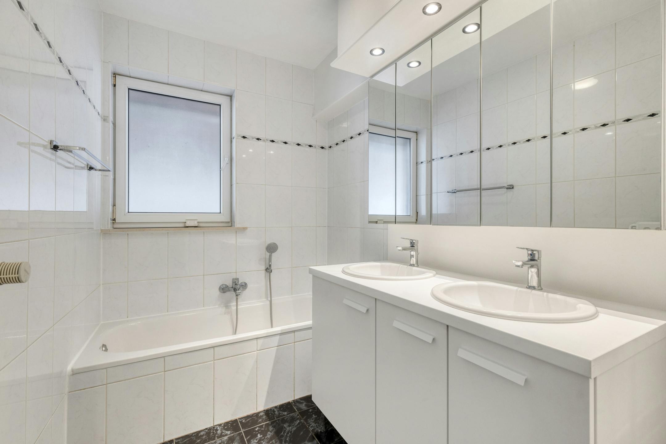 Gelijkvloers appartement met terras te koop in Waregem foto 8