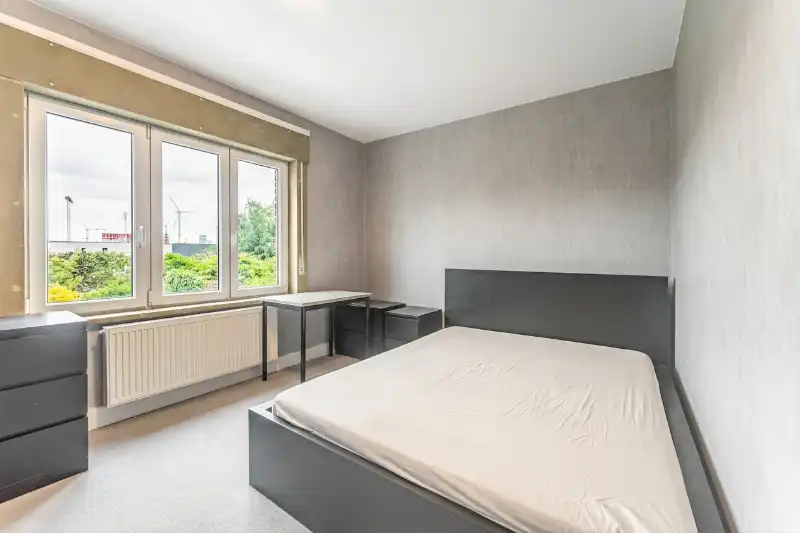 Ruime gezinswoning met 7 slaapkamers foto 9