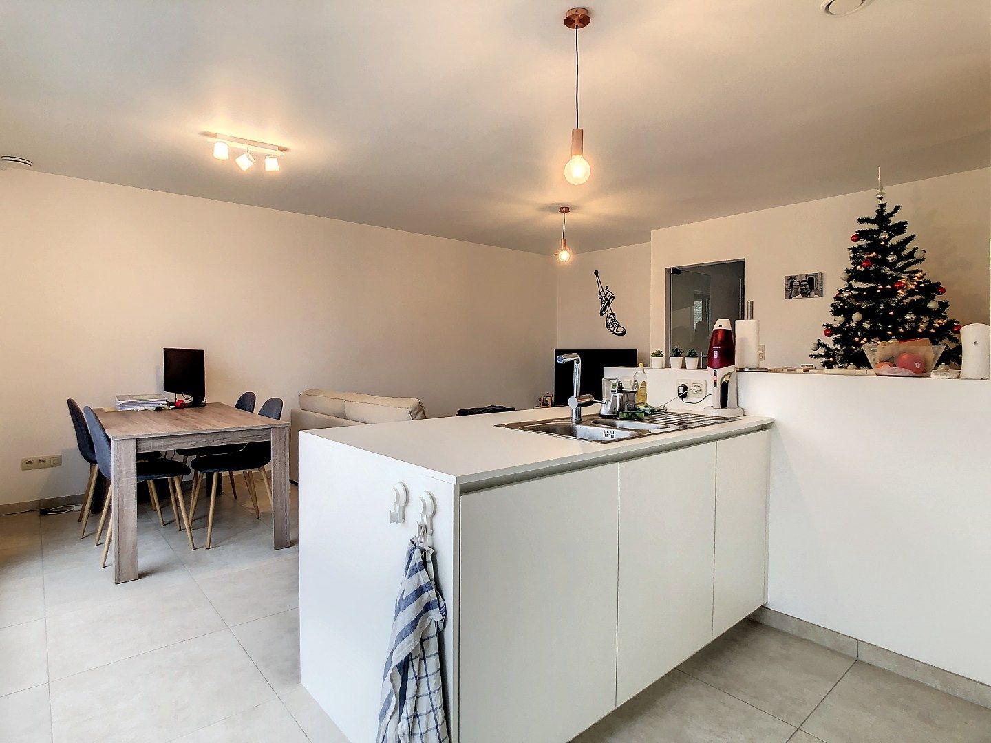 Recent twee slaapkamerappartement met ruim terras van 20 m² en staanplaats, vlakbij Leuven - EPC 71 kWh/m² - bewoonbare oppervlakte 80 m²       foto {{pictureIndex}}