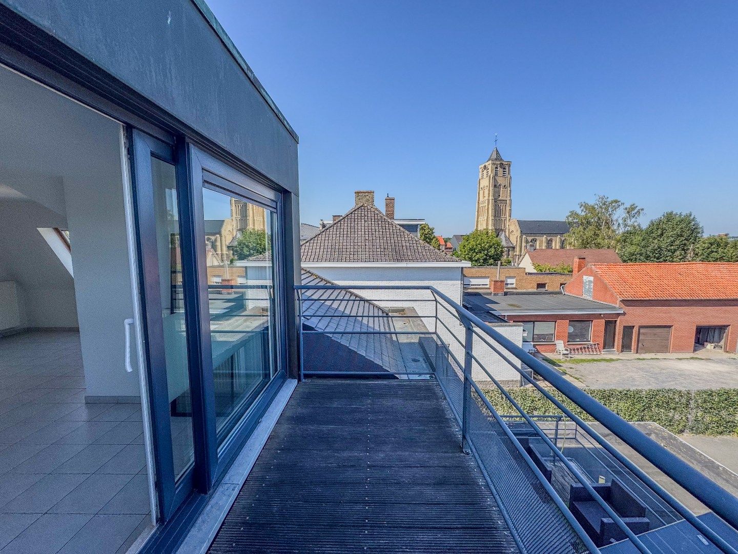 Lichtrijk appartement met 1 slaapkamer, dakterras en garage. foto 10