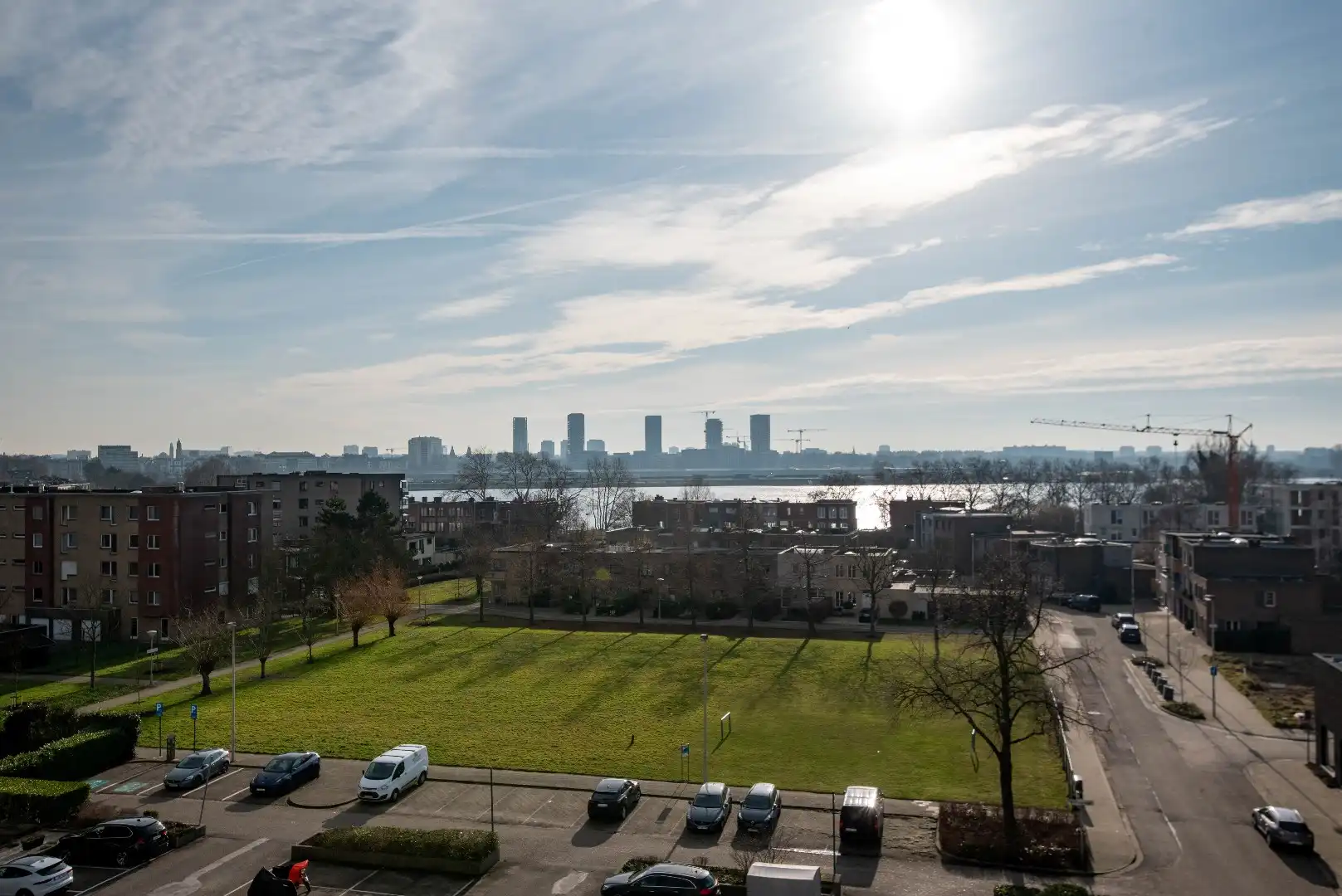 Lichtrijk appartement met mooi uitzicht, terras en garagebox foto 3