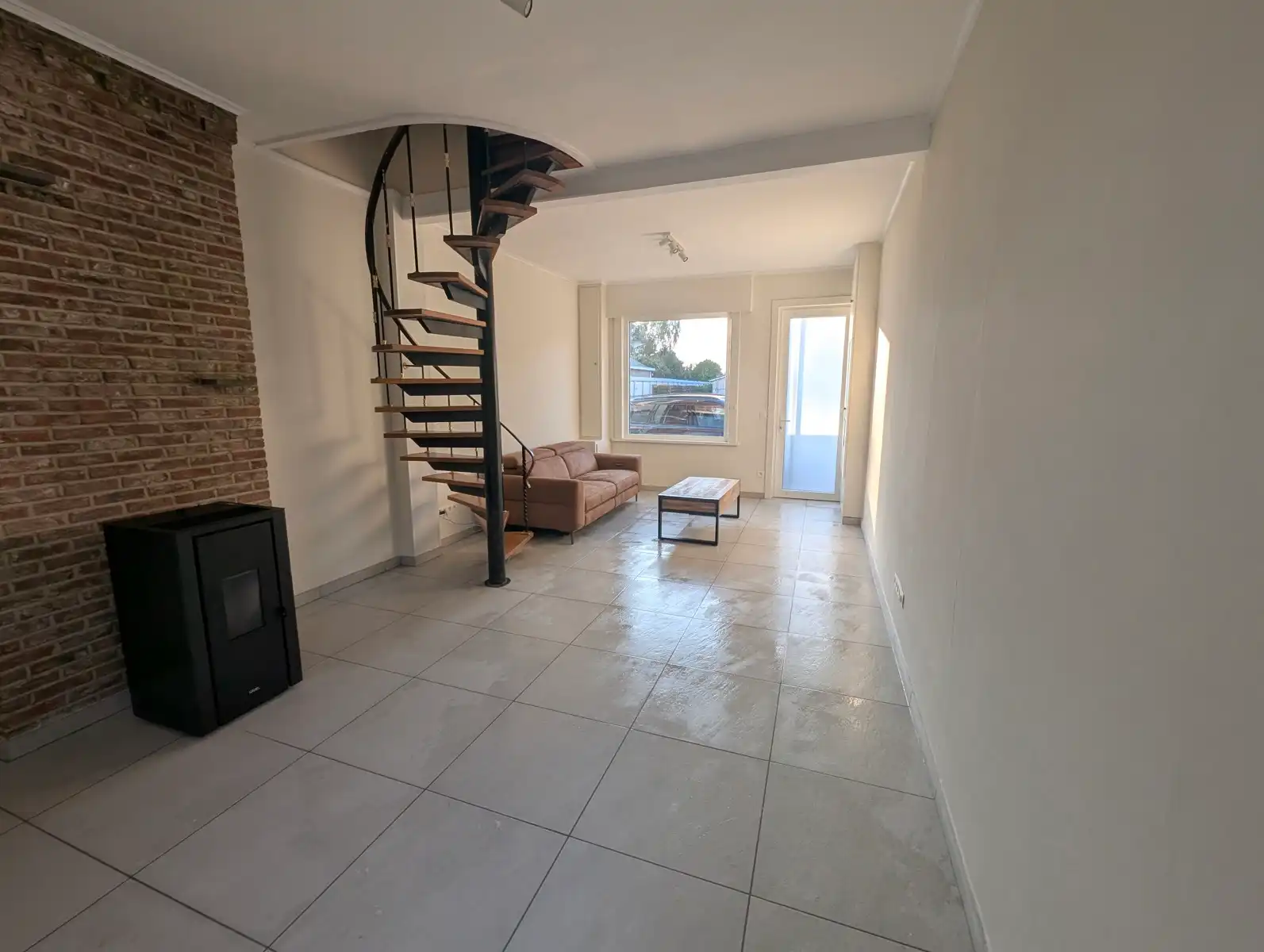 Gerenoveerde rijwoning met 2 slaapkamers foto 5