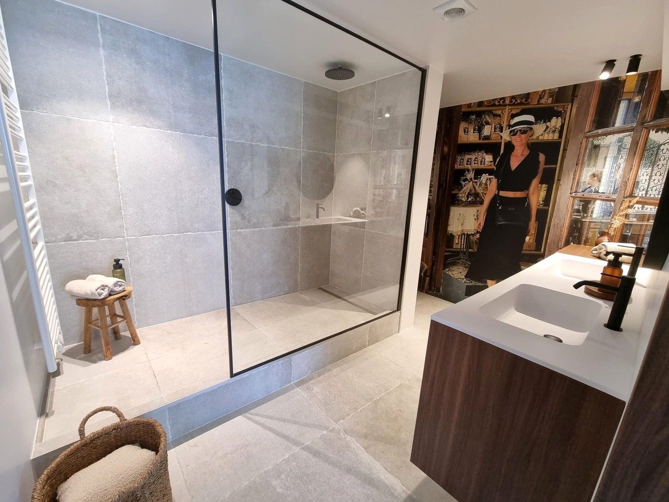 Prachtige villa woning, rustig gelegen met zonnige, diepe tuin voorzien van zwembad en poolhouse. foto 25