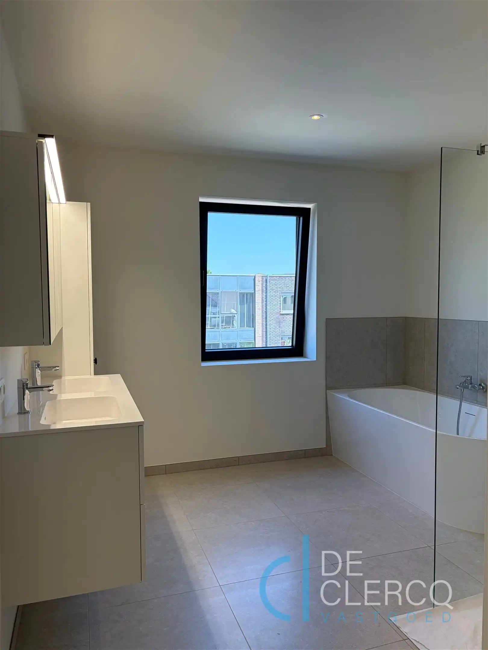 Halfopen woning met dubbele oprit te huur in Lochristi!  foto 11