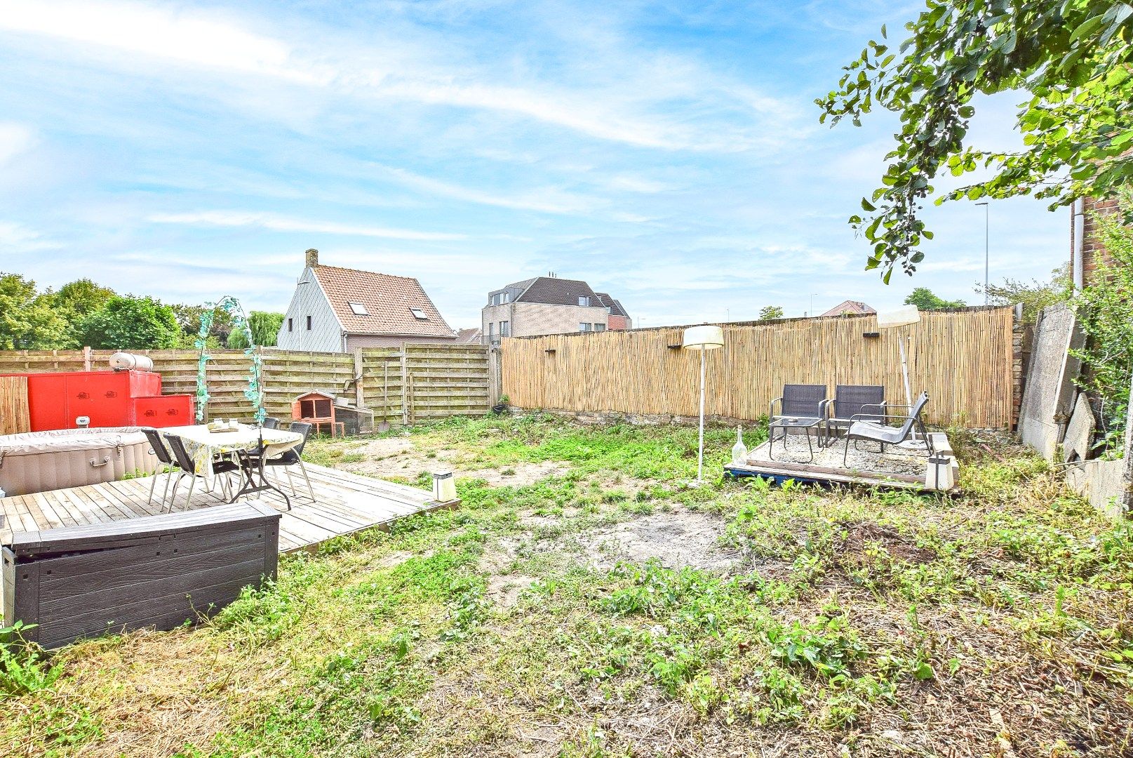 Te renoveren woning met 4 slaapkamers, bureau en zongerichte tuin in Alveringem foto 3