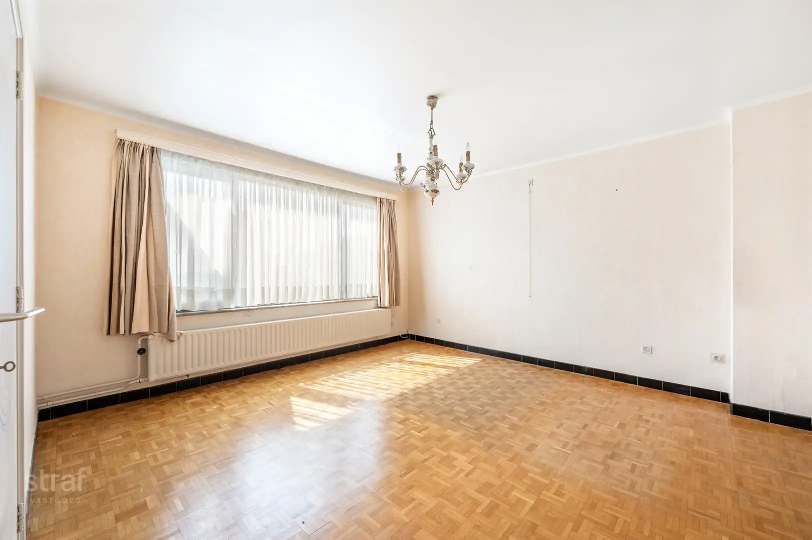 Ruime gezinswoning met grote tuin en tot vijf slaapkamers foto 12