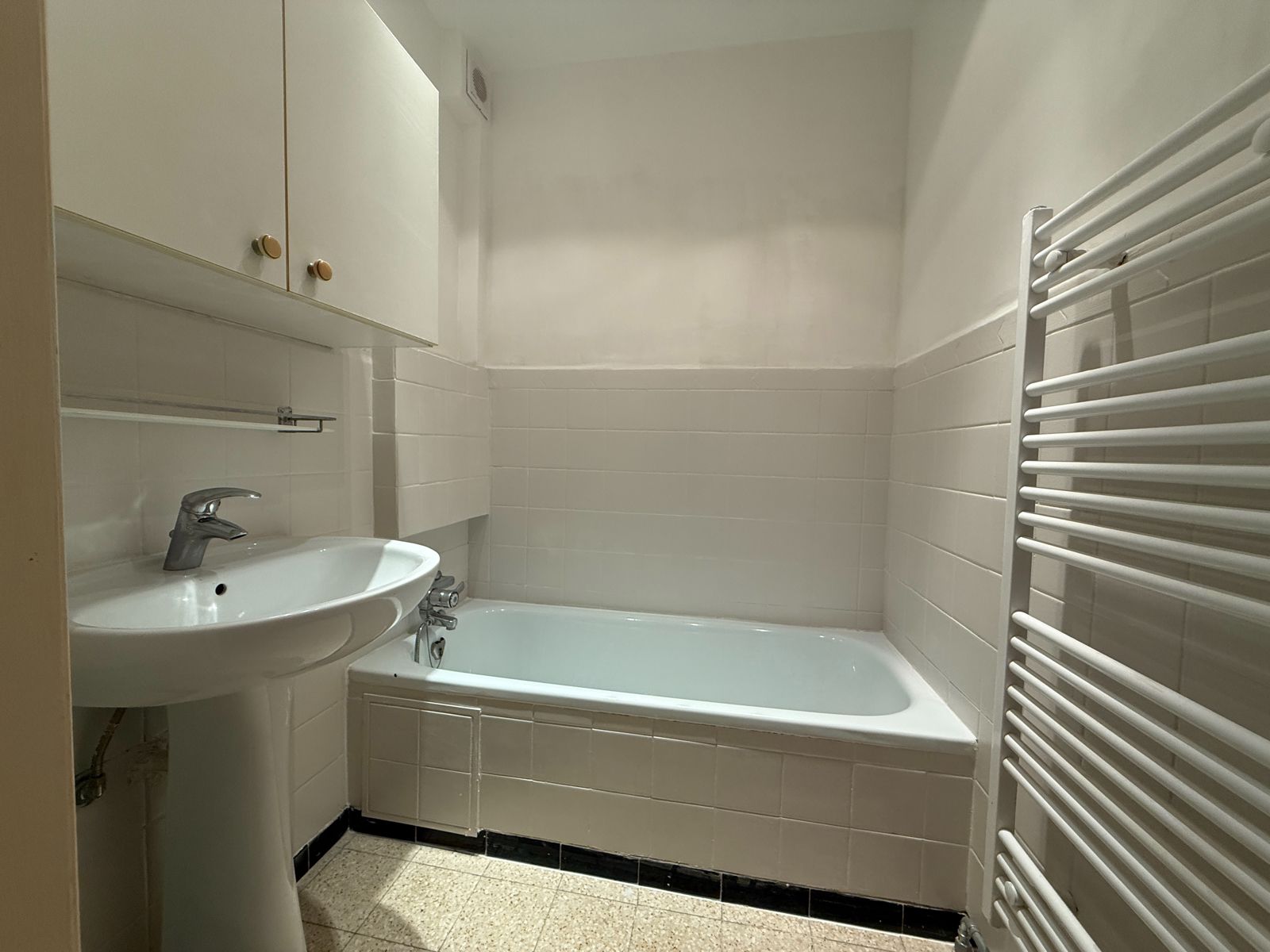 Appartement met twee slaapkamers in het hart van Drogenbos foto 9