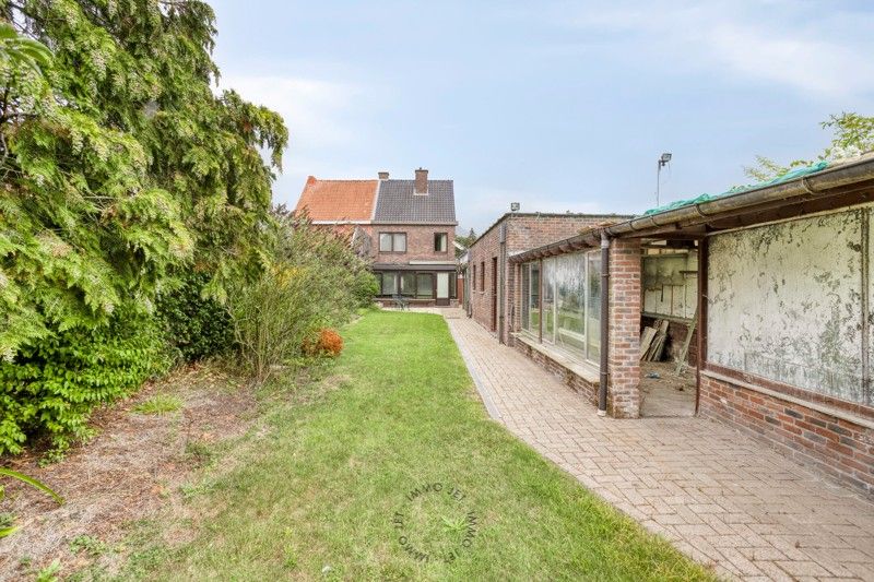 Halfopenbebouwing met drie slaapkamers, tuin en garage foto 14