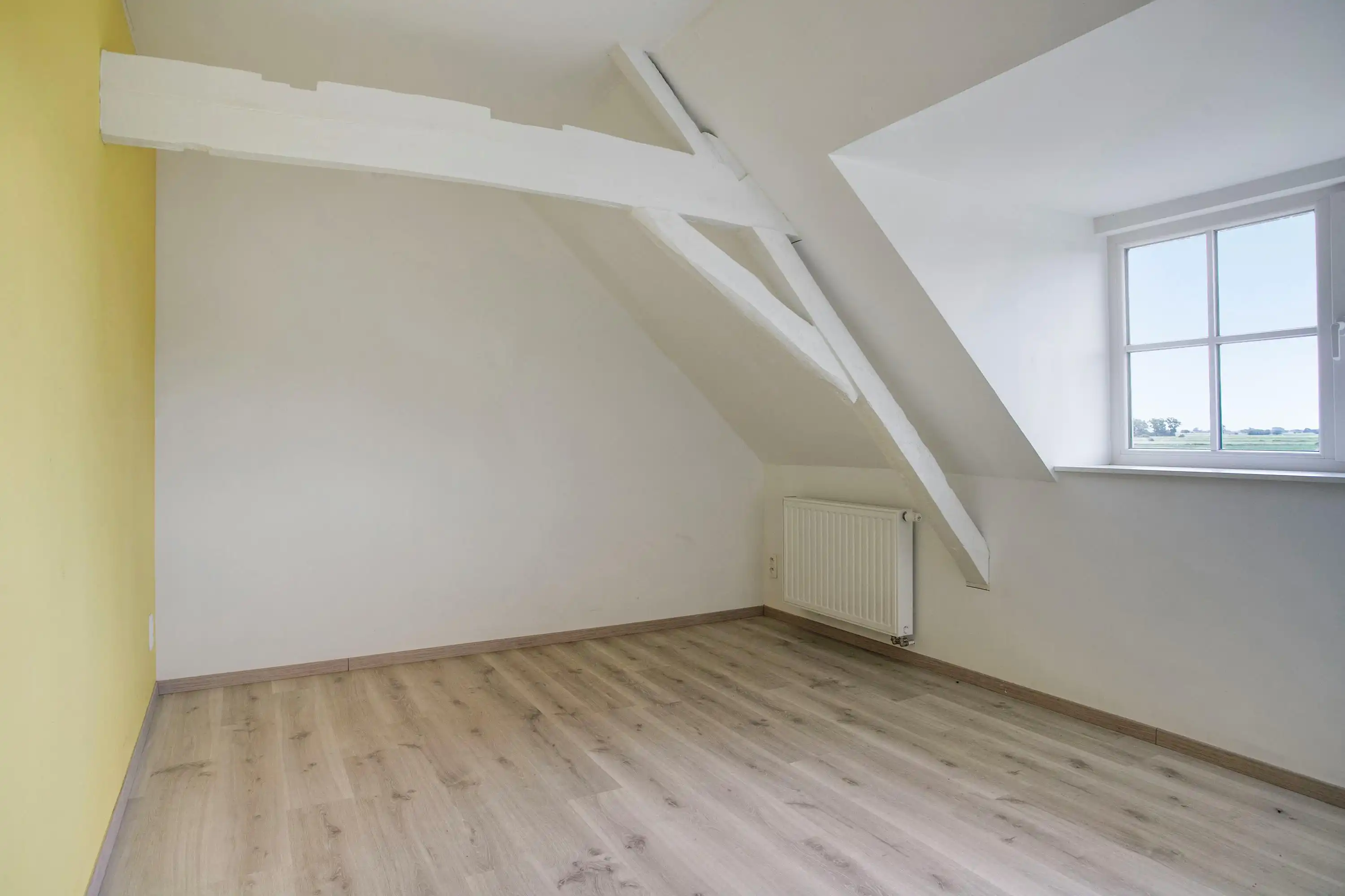 Gerenoveerde landelijke woning met 4 slaapkamers op 897 m². foto 24