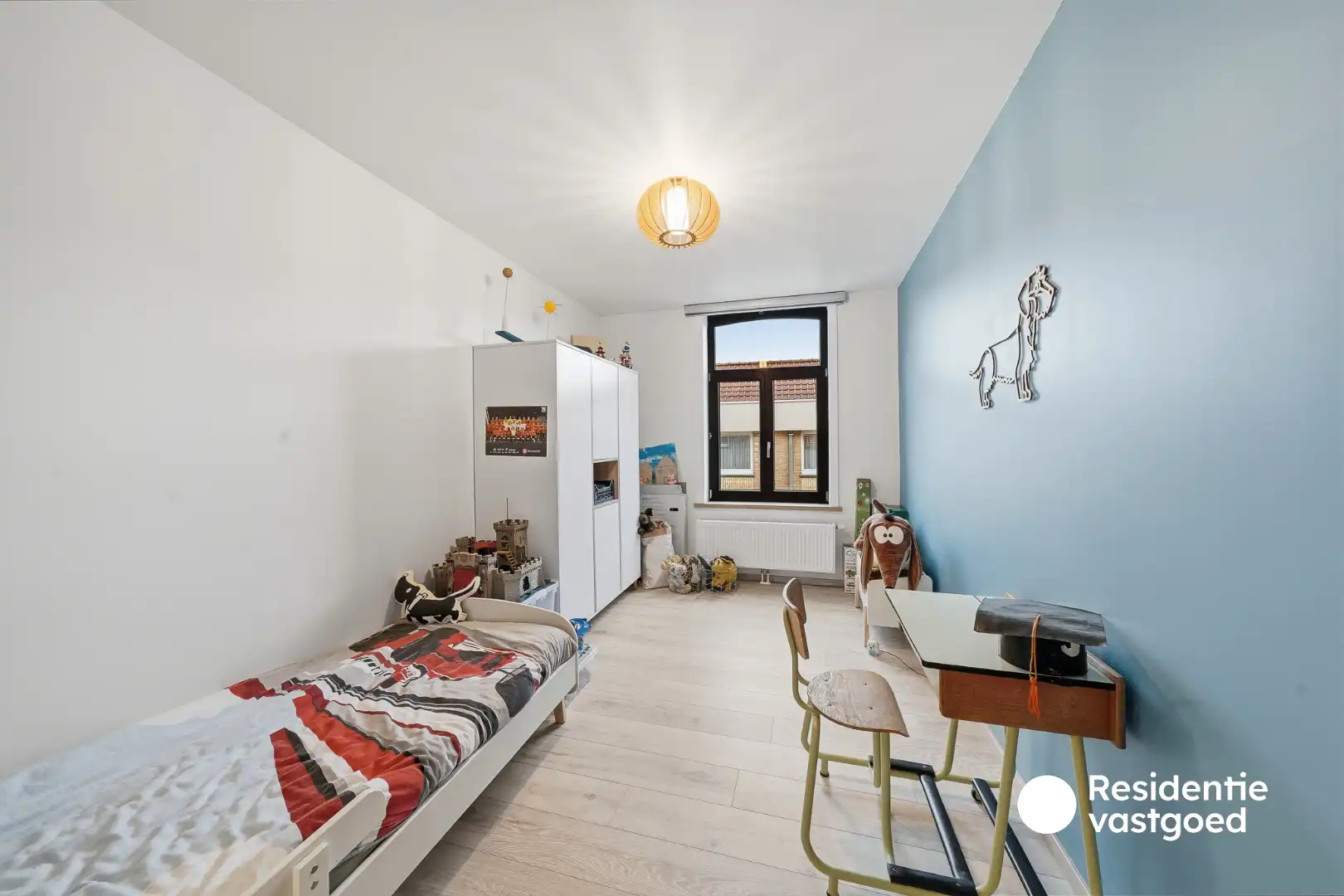 Karaktervolle en instapklare gezinswoning met vier slaapkamers foto 17