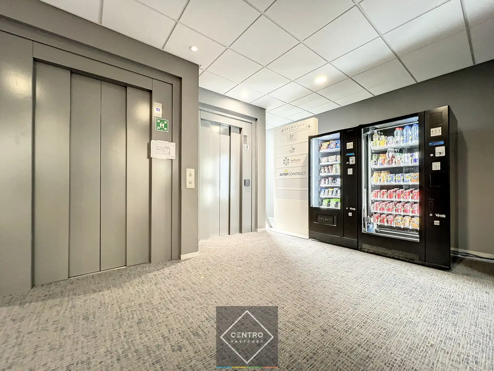 Instapklare KANTOORRUIMTEN (± 255 m²) - ALL-IN formule (huur, verbruik, randaccomodatie, etc.) te IEPER. foto 8