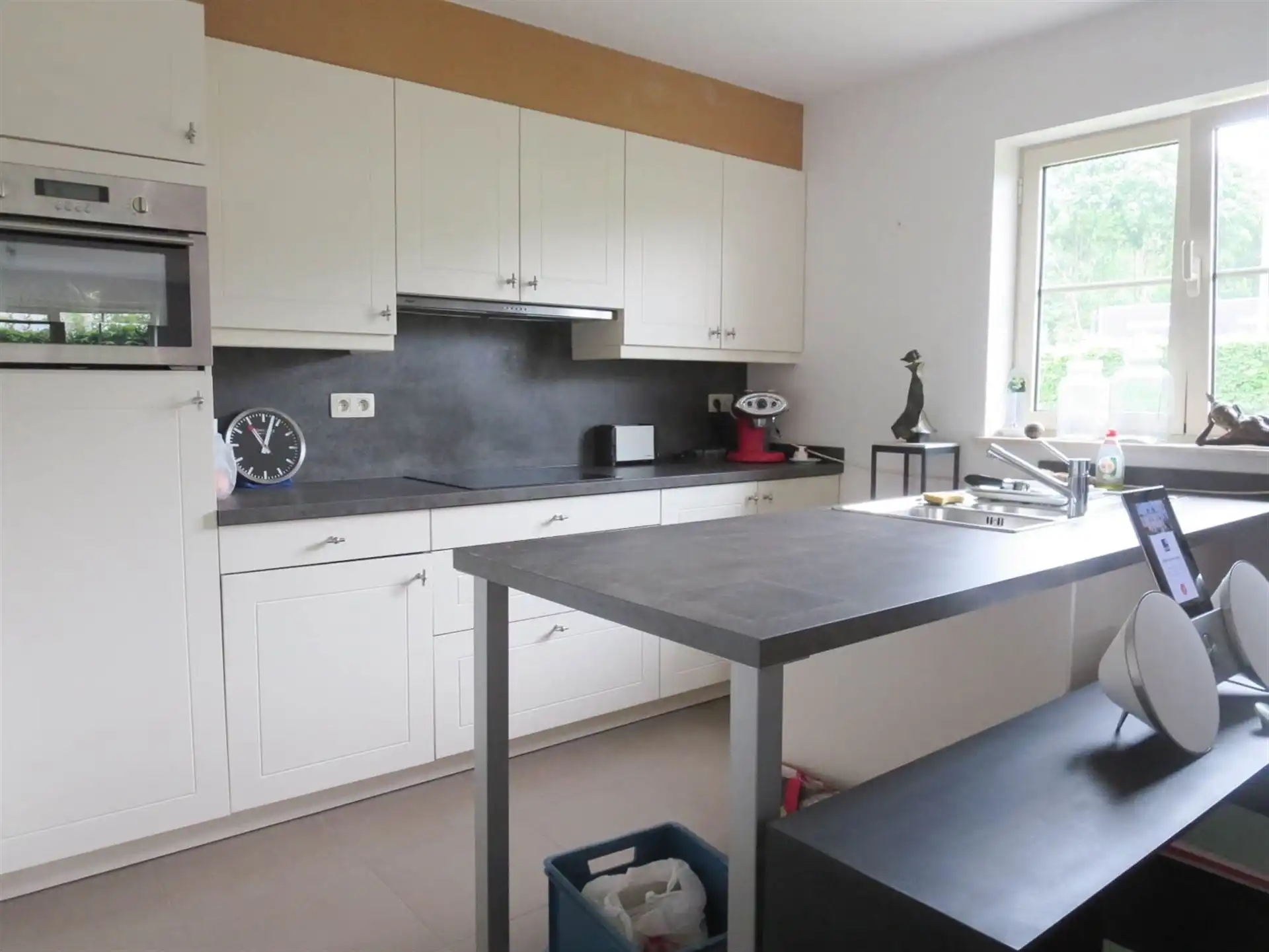 Aan de stadsrand gelegen gelijkvloers appartement foto 5