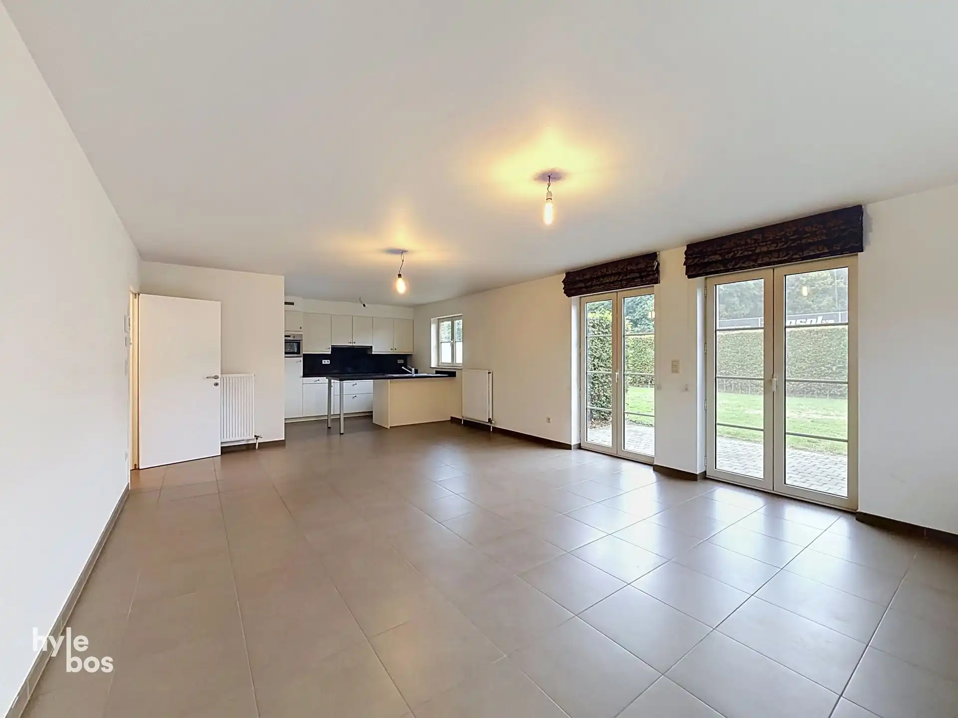 Aan de stadsrand gelegen gelijkvloers appartement foto 5