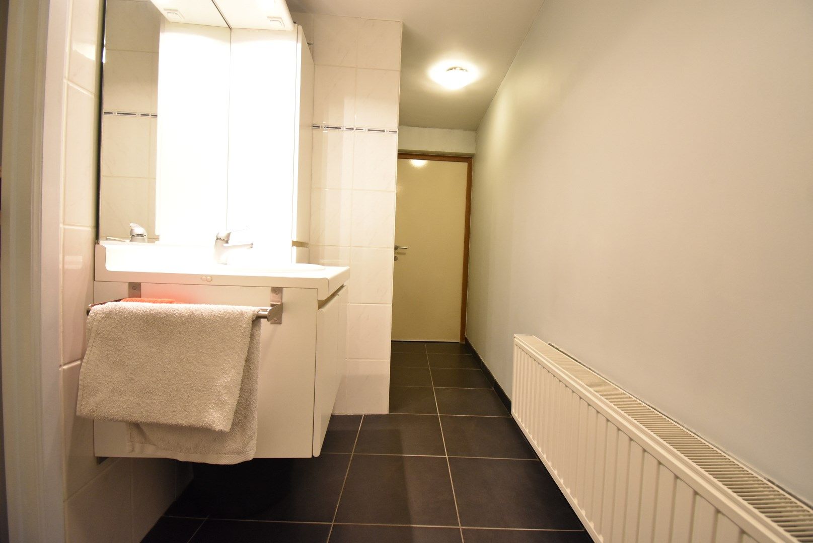 Duplex-appartement met 1 slaapkamer met unieke architectuur in hartje Beverst foto 17
