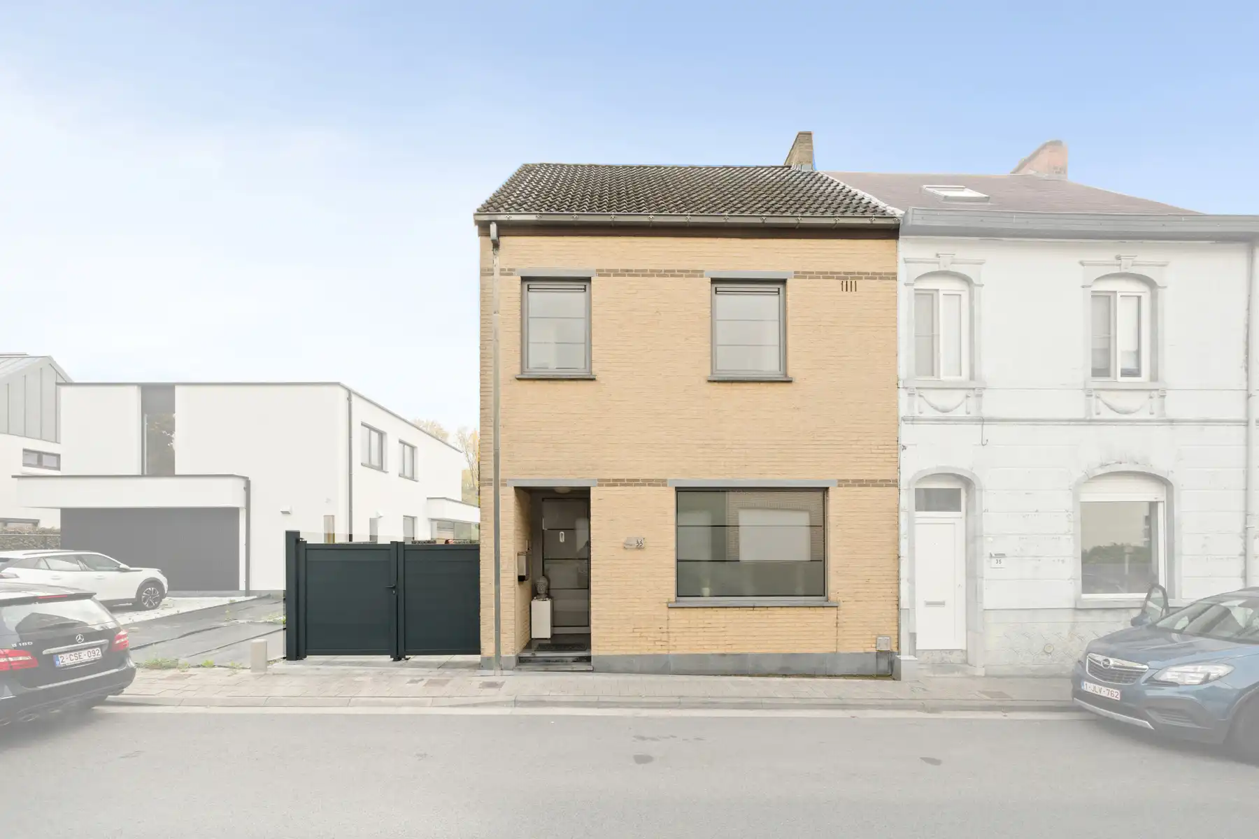 TE KOOP- instapklare woning met 3 slaapkamers en 2 badkamers foto {{pictureIndex}}