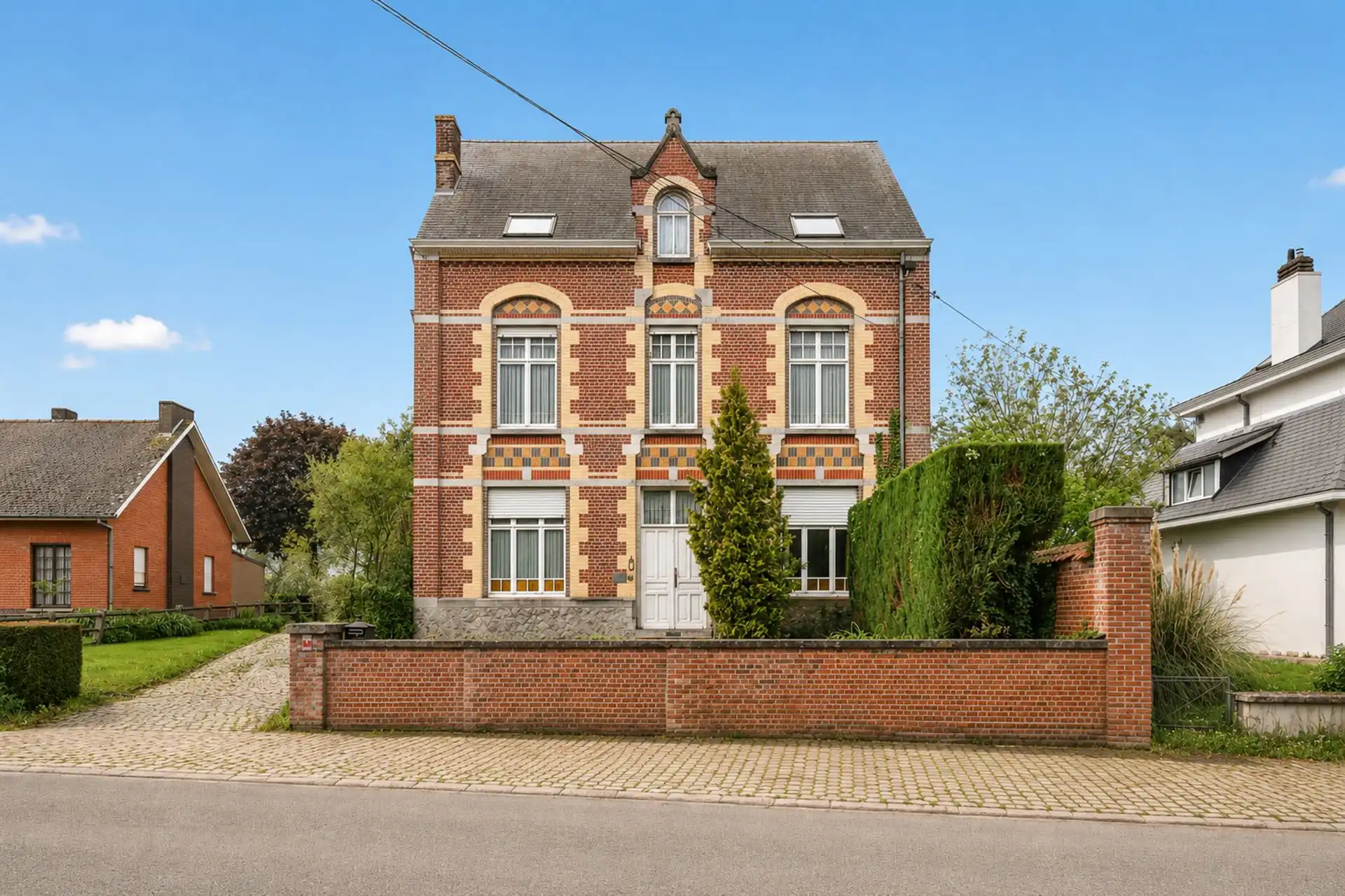Charmante herenwoning met karakter en mooi potentieel! foto 2