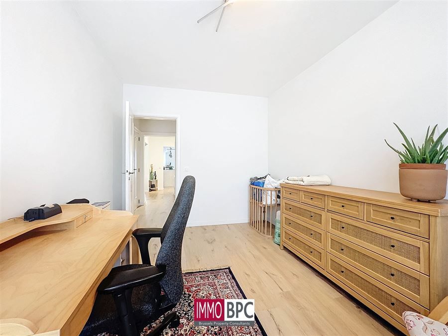 Volledig gereonveerd Appartement met 2 slk. foto 25