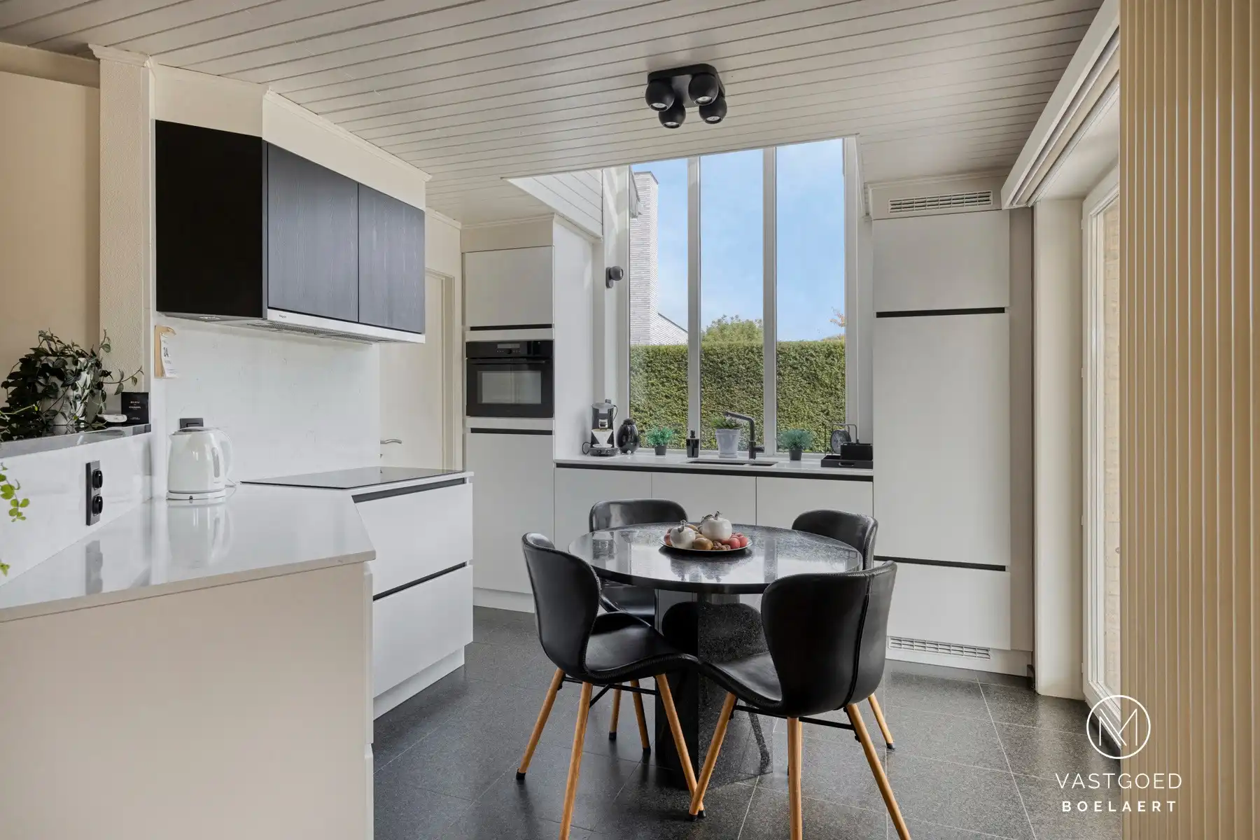 Ruime instapklare villa met sauna en dubbele garage. foto 8