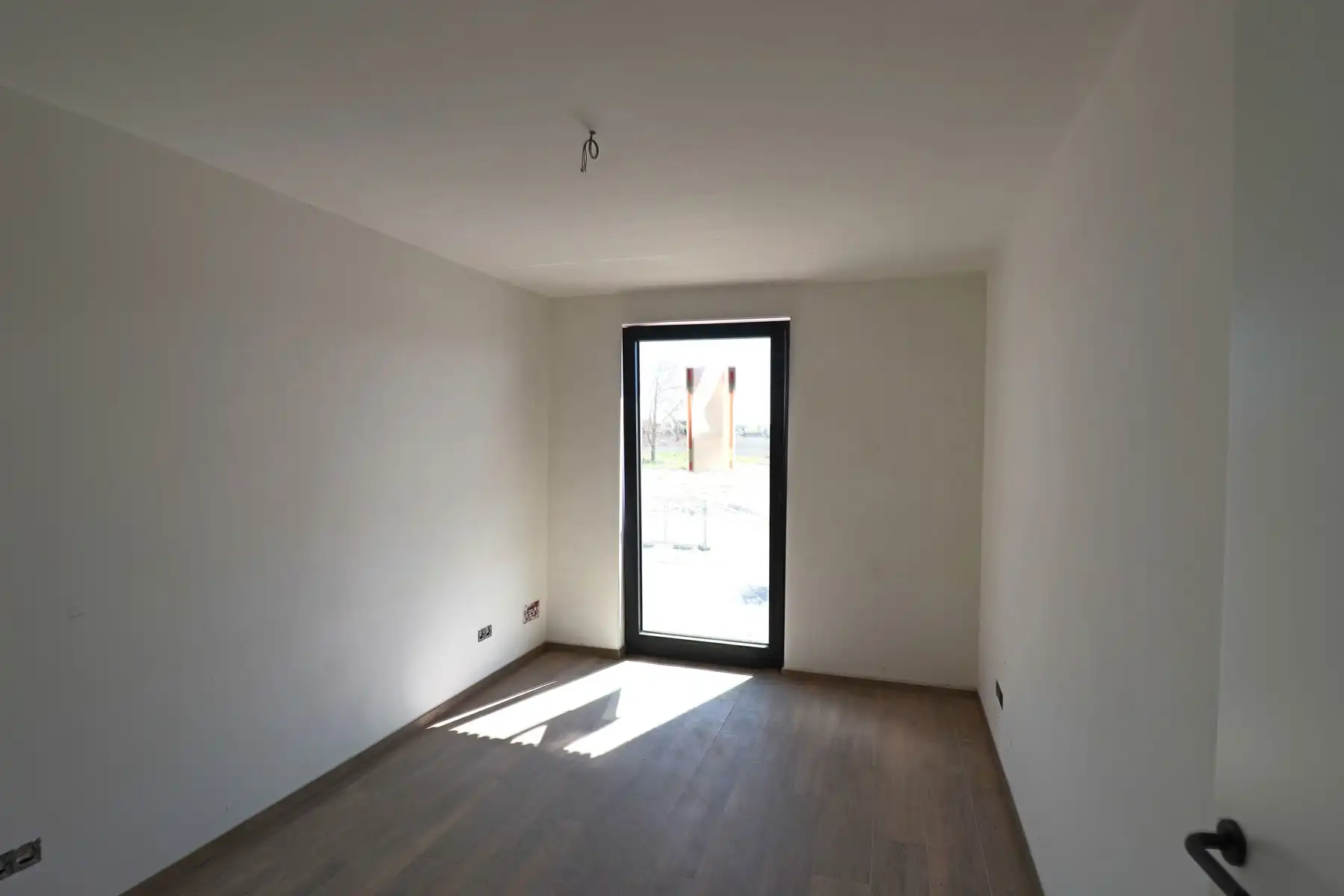 Energiezuinige nieuwbouwwoning met 4 slaapkamers, terras tuin en carport. foto 8